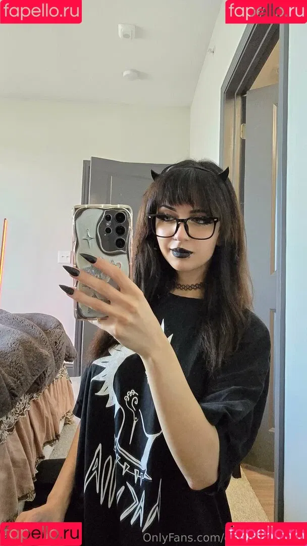 Emostonergorl / Obvious_Confusion699 / emo.stoner.gorl / smolstarcaster Onlyfans Photo Gallery 