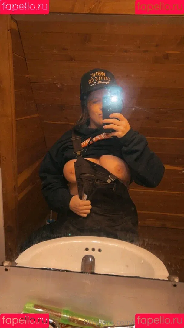 Duramax.queen / duramaxprincessss / duramaxqueen21x Onlyfans Photo Gallery 