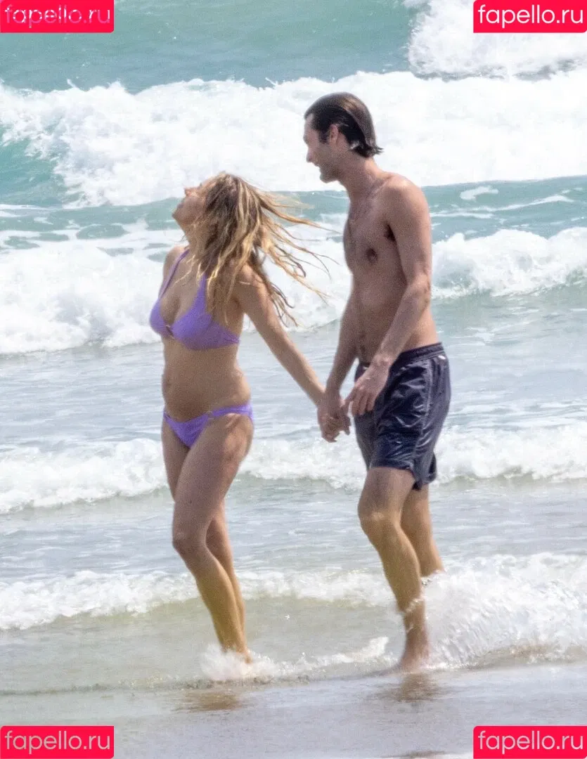 Sienna Miller / siennaonline / siennathing Onlyfans Photo Gallery 