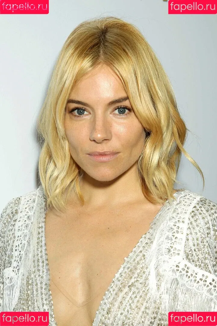 Sienna Miller / siennaonline / siennathing Onlyfans Photo Gallery 