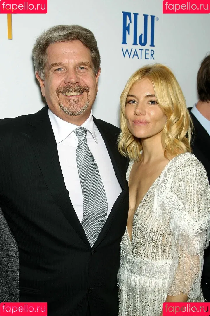 Sienna Miller / siennaonline / siennathing Onlyfans Photo Gallery 