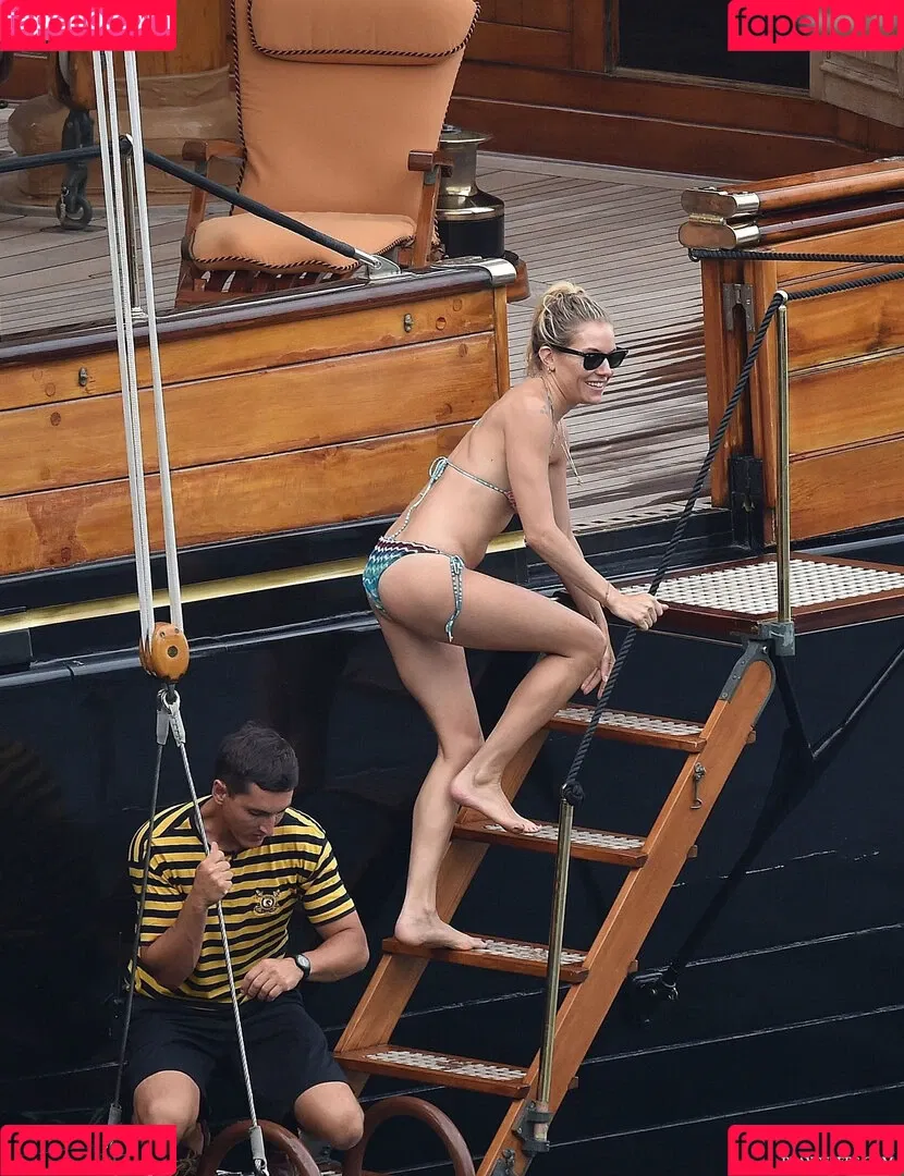 Sienna Miller / siennaonline / siennathing Onlyfans Photo Gallery 