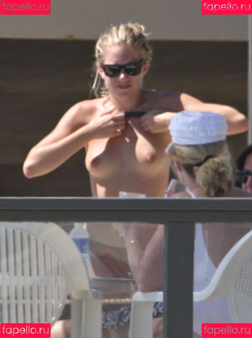 Sienna Miller / siennaonline / siennathing Onlyfans Photo Gallery 