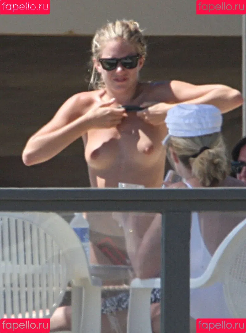 Sienna Miller / siennaonline / siennathing Onlyfans Photo Gallery 