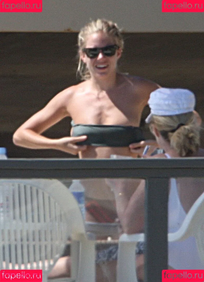 Sienna Miller / siennaonline / siennathing Onlyfans Photo Gallery 