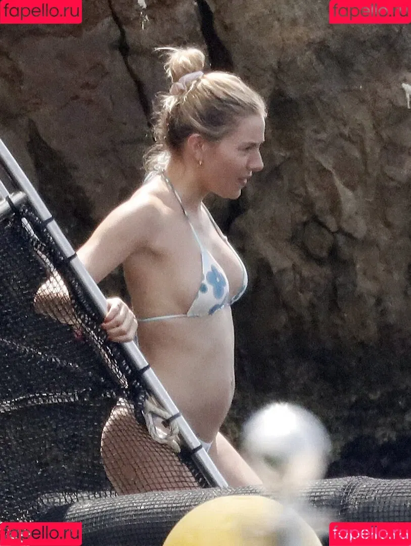 Sienna Miller / siennaonline / siennathing Onlyfans Photo Gallery 