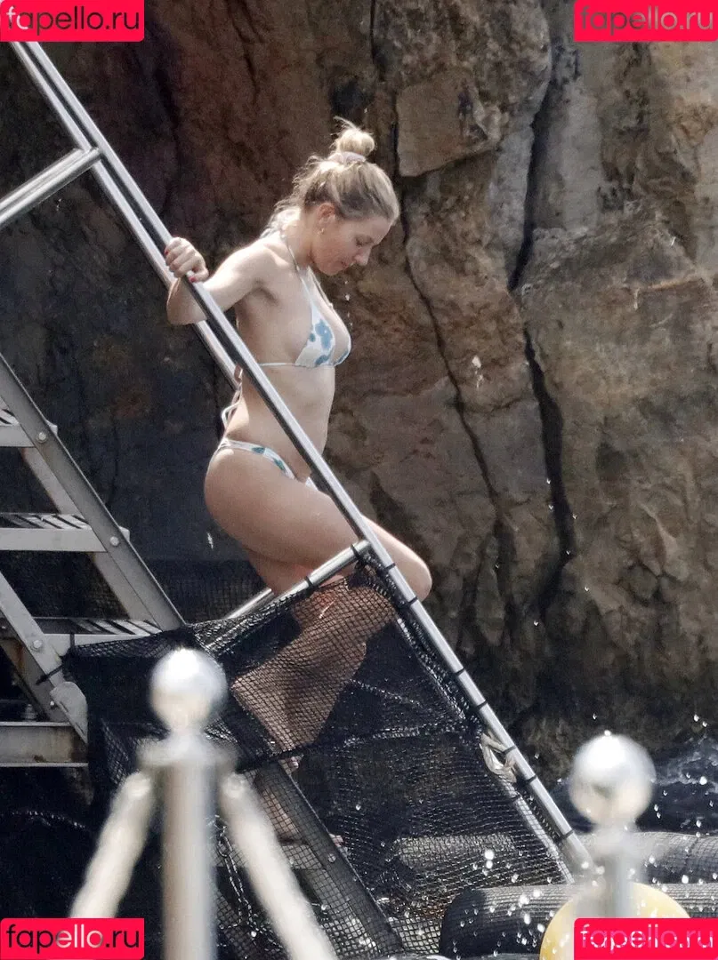 Sienna Miller / siennaonline / siennathing Onlyfans Photo Gallery 