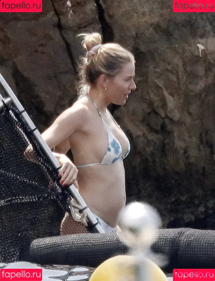 Sienna Miller / siennaonline / siennathing Onlyfans Photo Gallery 