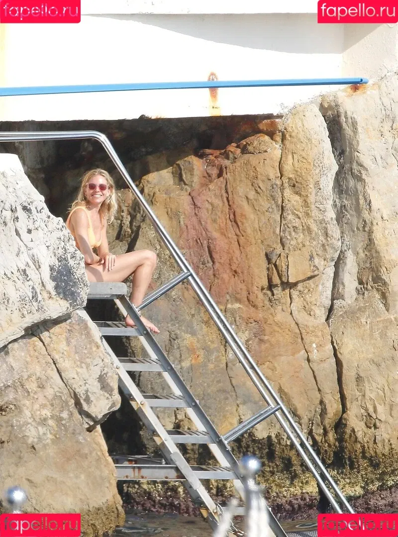 Sienna Miller / siennaonline / siennathing Onlyfans Photo Gallery 