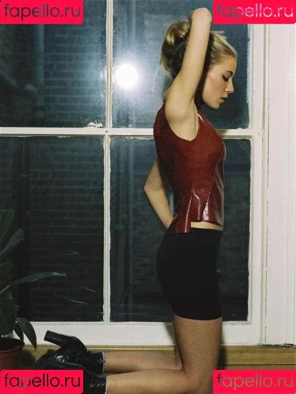 Sienna Miller / siennaonline / siennathing Onlyfans Photo Gallery 