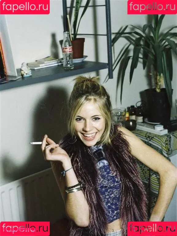 Sienna Miller / siennaonline / siennathing Onlyfans Photo Gallery 
