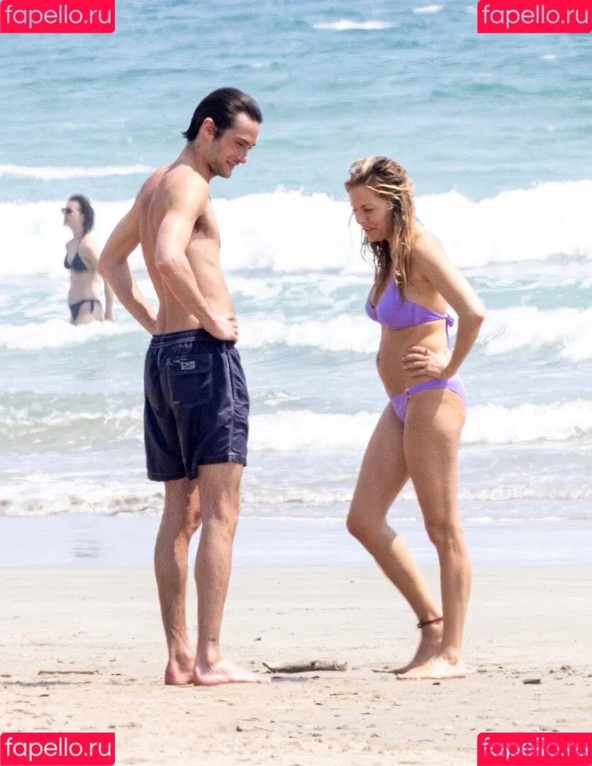 Sienna Miller / siennaonline / siennathing Onlyfans Photo Gallery 