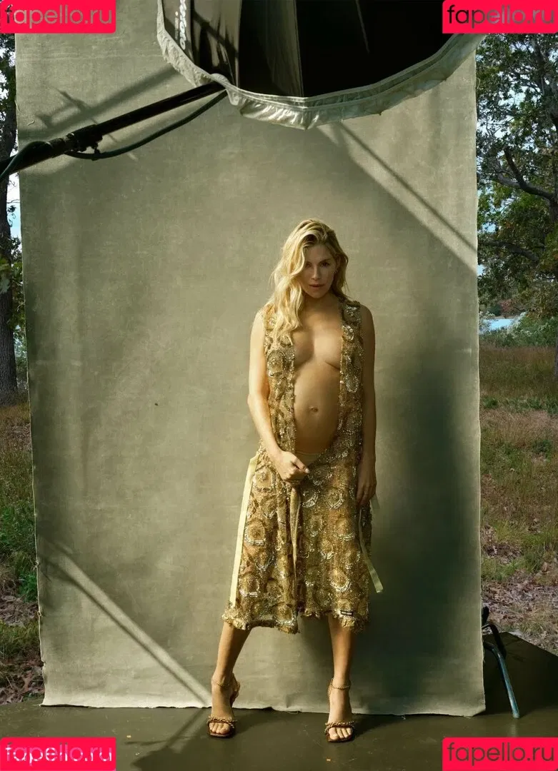 Sienna Miller / siennaonline / siennathing Onlyfans Photo Gallery 