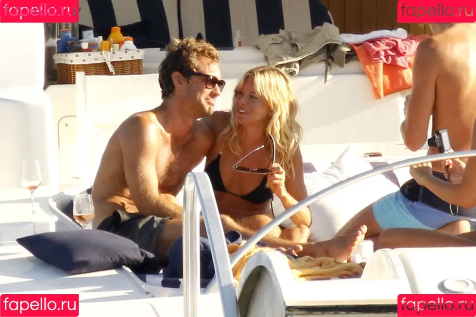 Sienna Miller / siennaonline / siennathing Onlyfans Photo Gallery 