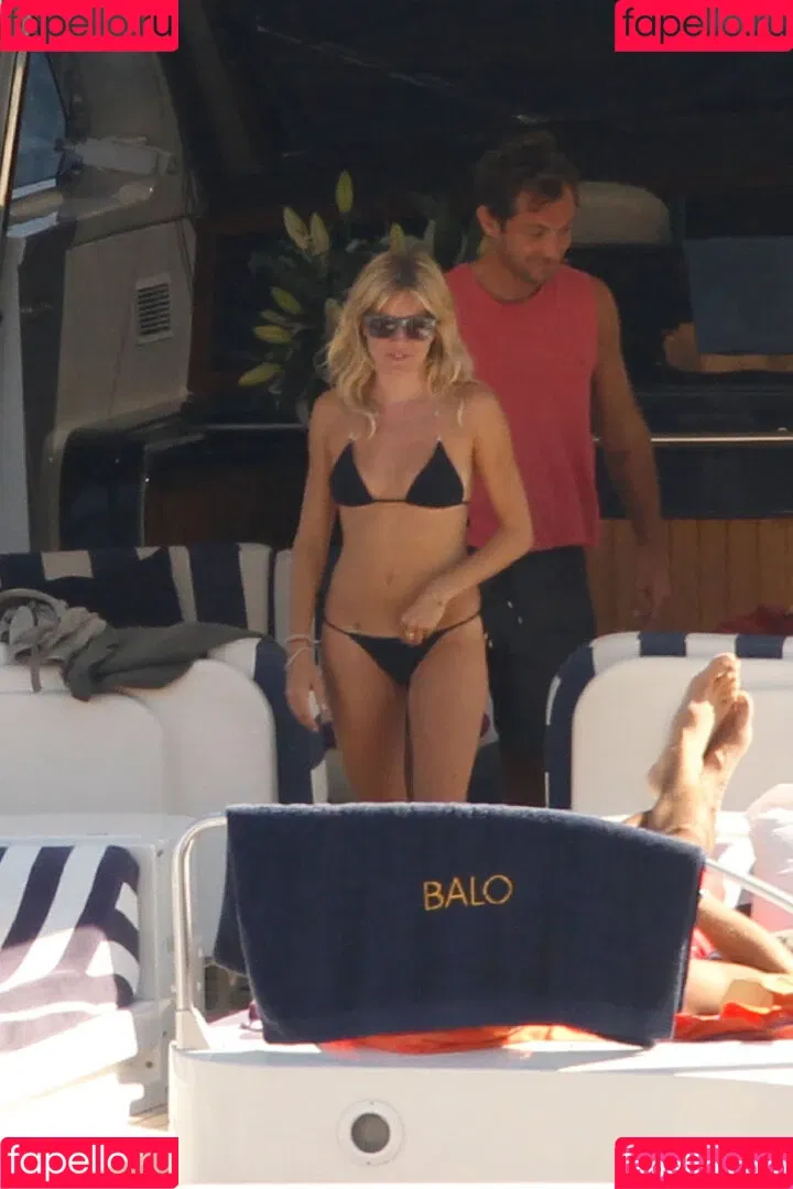 Sienna Miller / siennaonline / siennathing Onlyfans Photo Gallery 