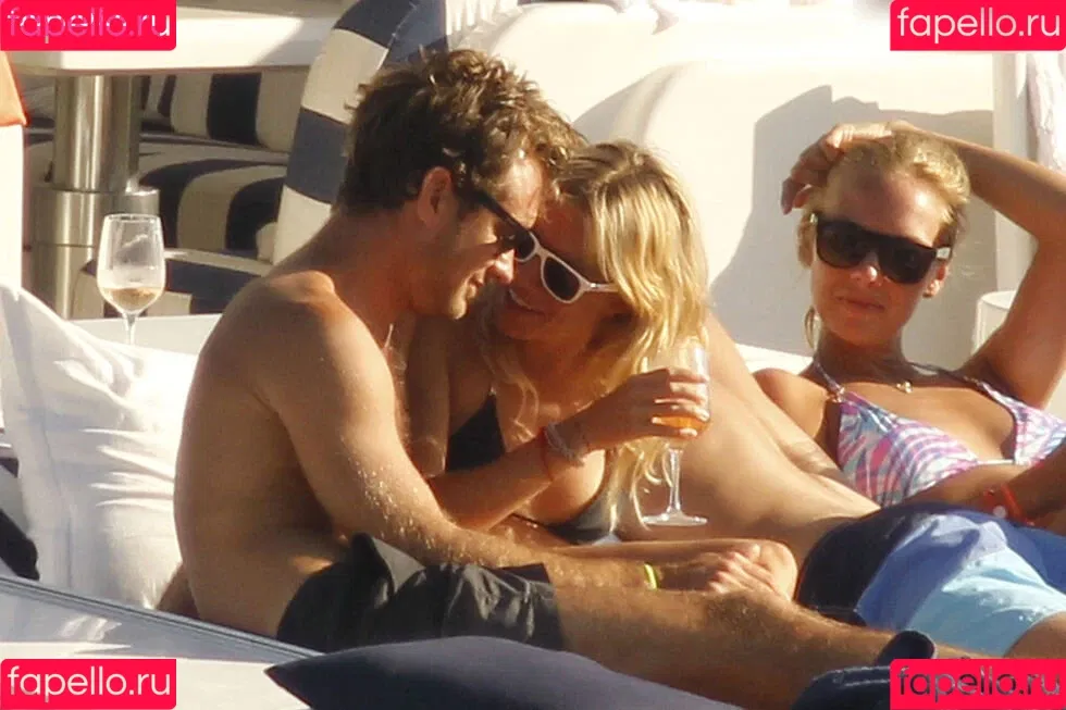 Sienna Miller / siennaonline / siennathing Onlyfans Photo Gallery 