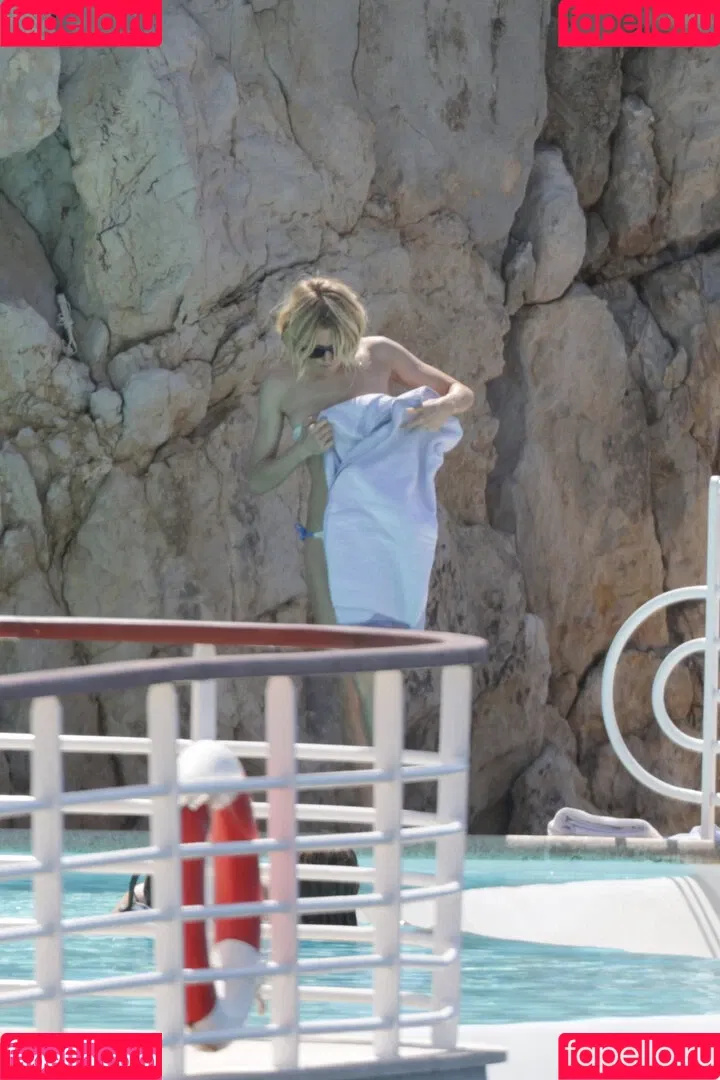 Sienna Miller / siennaonline / siennathing Onlyfans Photo Gallery 