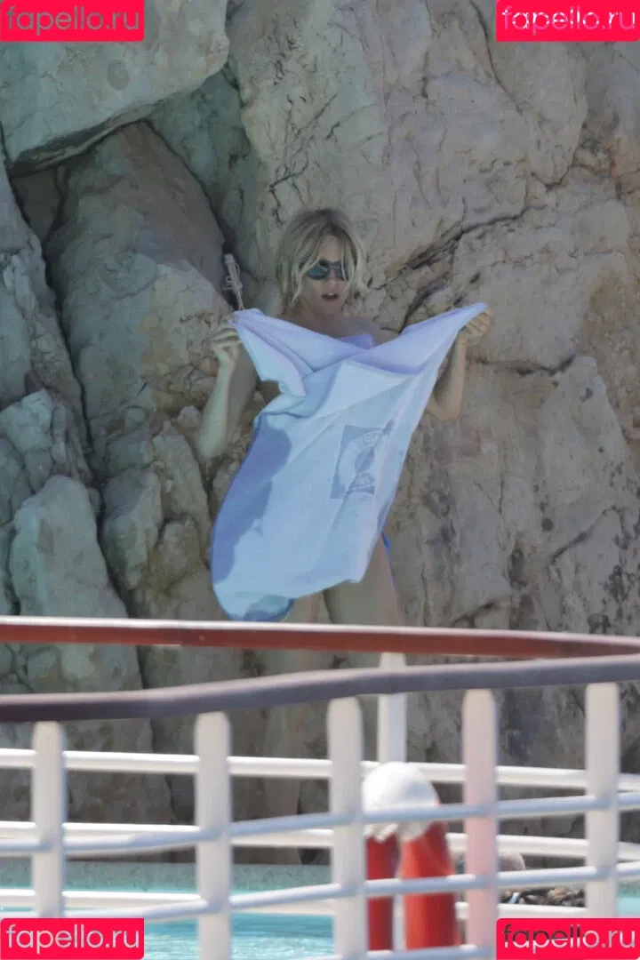 Sienna Miller / siennaonline / siennathing Onlyfans Photo Gallery 