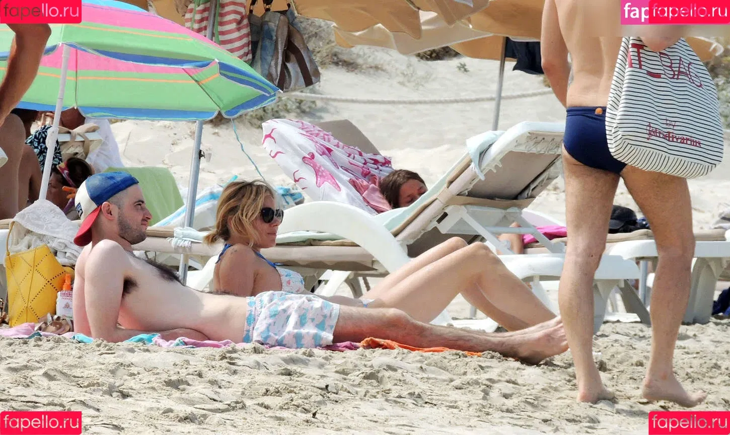 Sienna Miller / siennaonline / siennathing Onlyfans Photo Gallery 