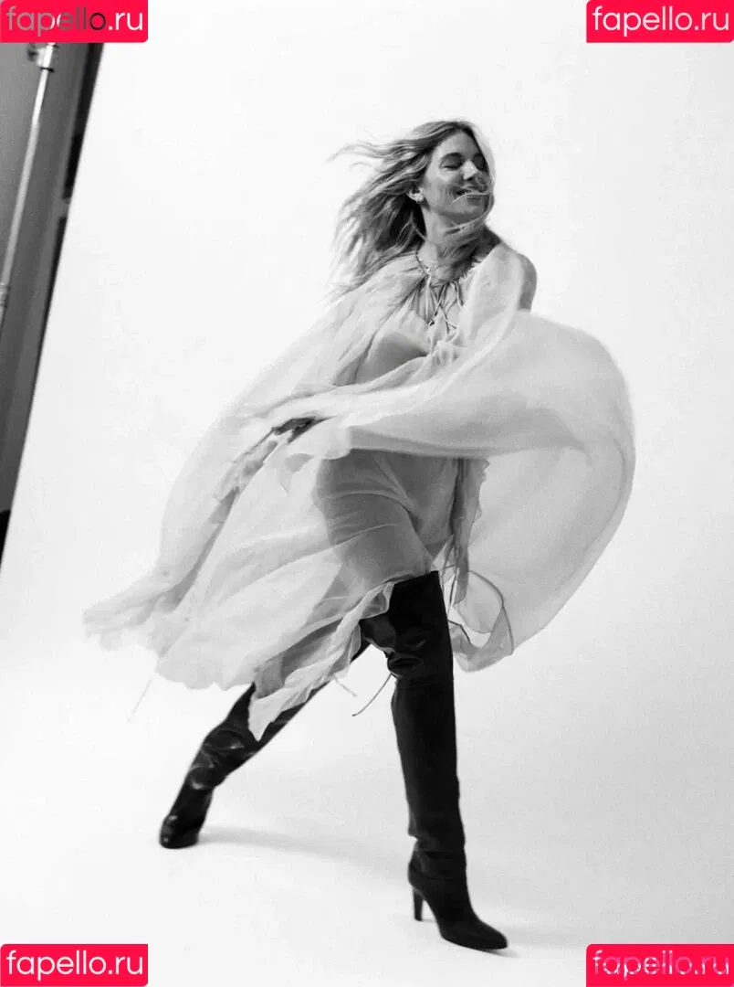 Sienna Miller / siennaonline / siennathing Onlyfans Photo Gallery 