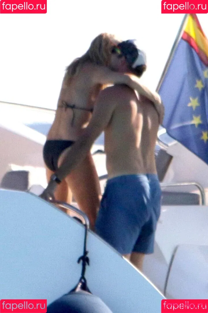 Sienna Miller / siennaonline / siennathing Onlyfans Photo Gallery 