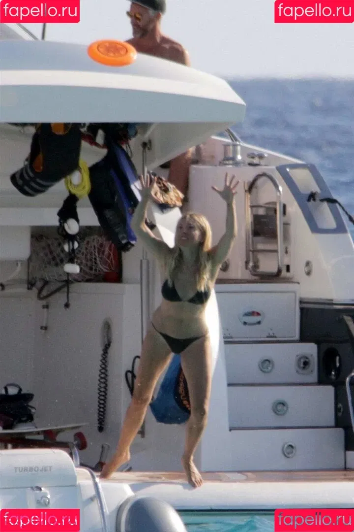 Sienna Miller / siennaonline / siennathing Onlyfans Photo Gallery 