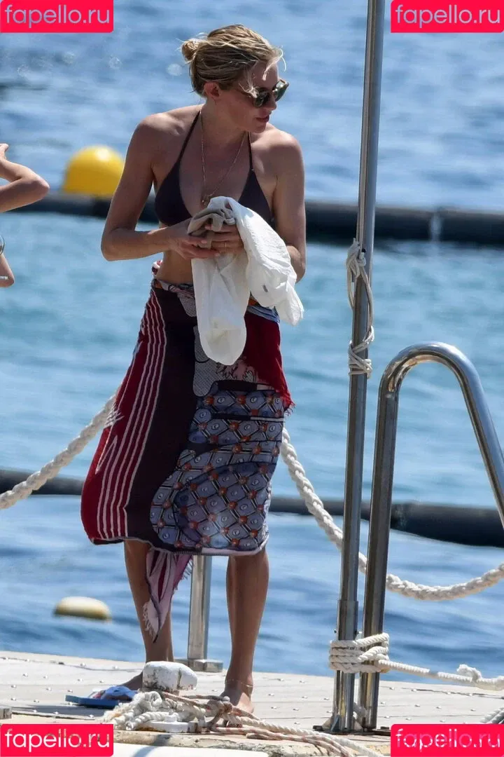 Sienna Miller / siennaonline / siennathing Onlyfans Photo Gallery 