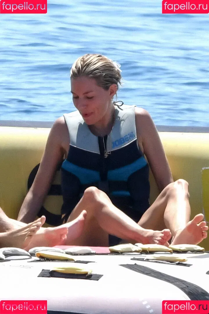 Sienna Miller / siennaonline / siennathing Onlyfans Photo Gallery 