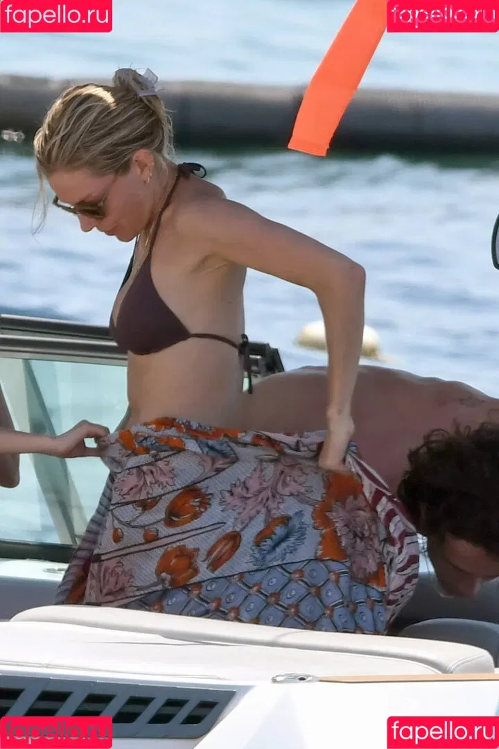 Sienna Miller / siennaonline / siennathing Onlyfans Photo Gallery 