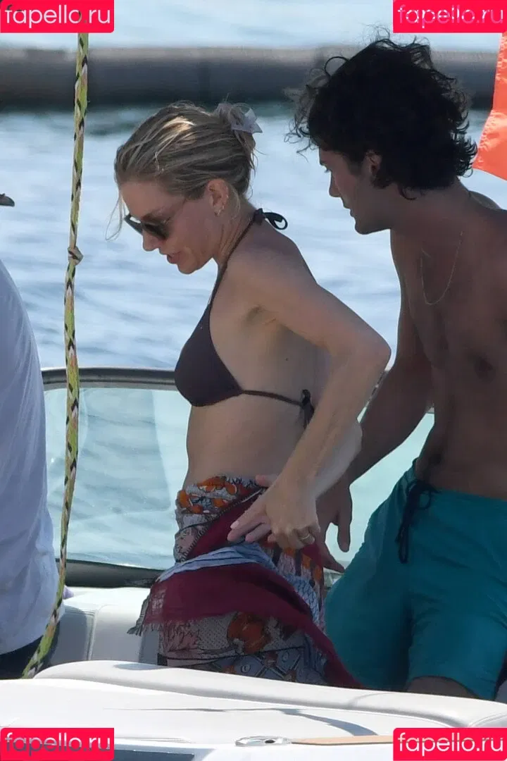 Sienna Miller / siennaonline / siennathing Onlyfans Photo Gallery 
