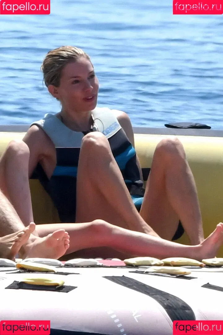 Sienna Miller / siennaonline / siennathing Onlyfans Photo Gallery 