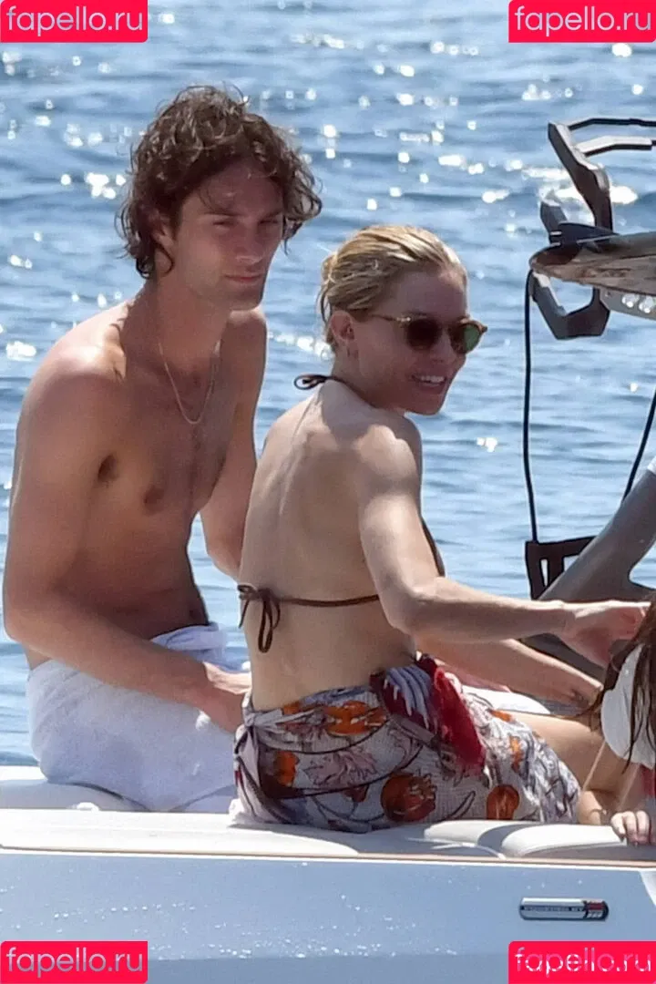 Sienna Miller / siennaonline / siennathing Onlyfans Photo Gallery 