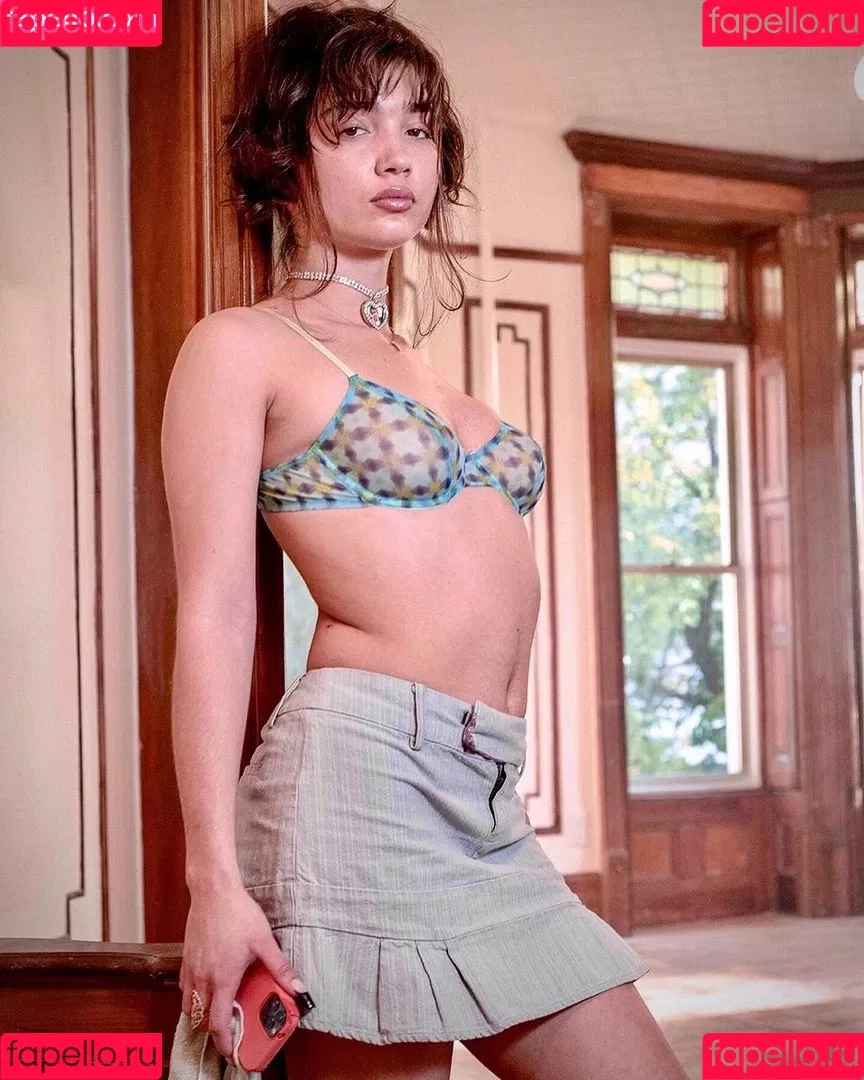Rowan Blanchard / Simp Chat / rowanblanchard Onlyfans Photo Gallery 