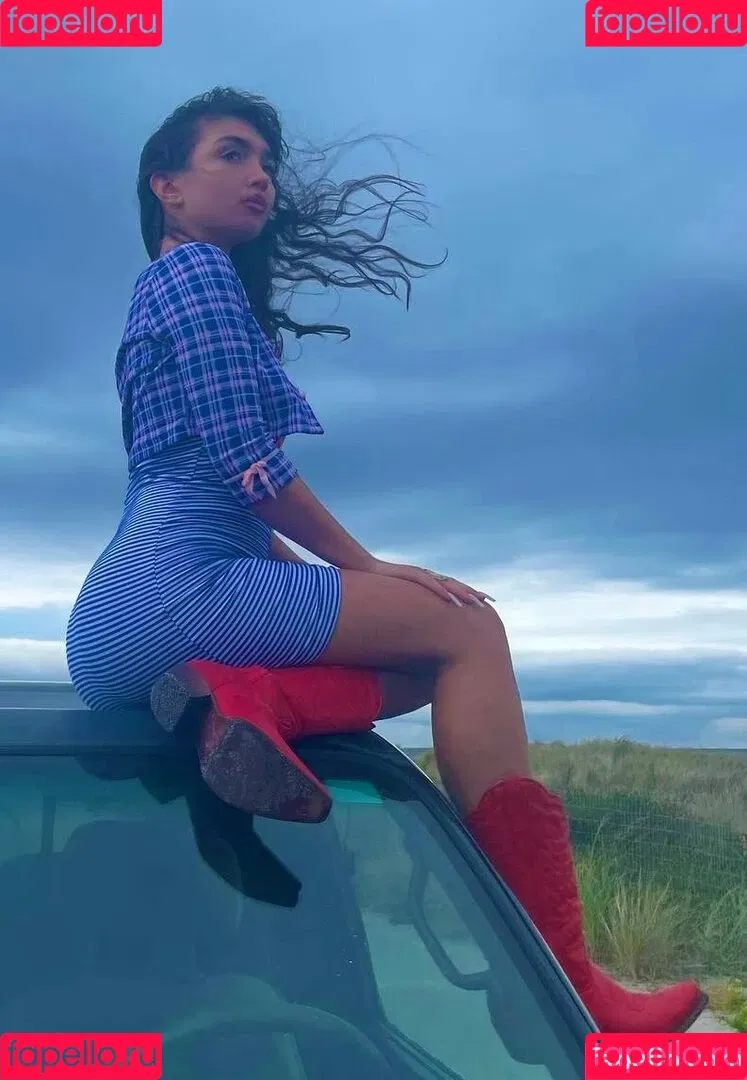 Rowan Blanchard / Simp Chat / rowanblanchard Onlyfans Photo Gallery 