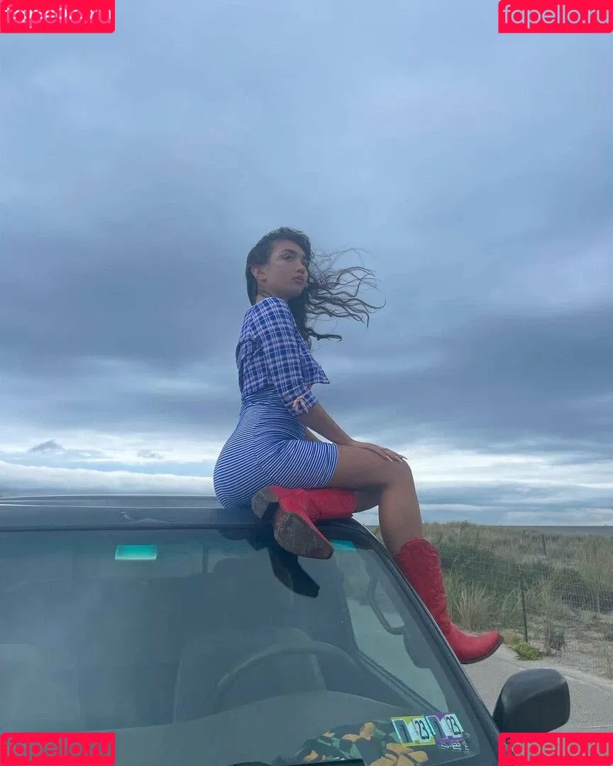 Rowan Blanchard / Simp Chat / rowanblanchard Onlyfans Photo Gallery 