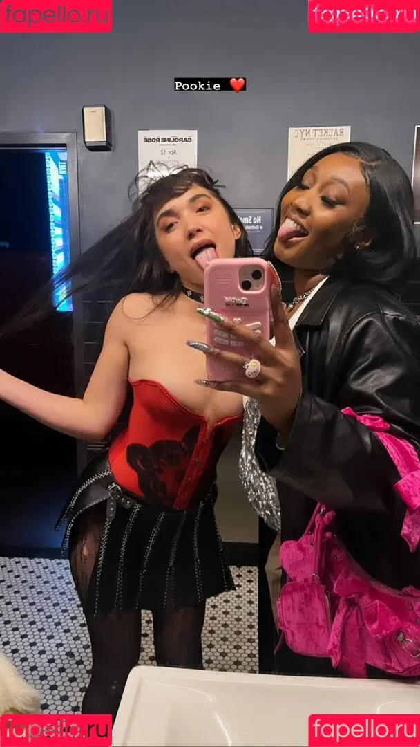 Rowan Blanchard / Simp Chat / rowanblanchard Onlyfans Photo Gallery 