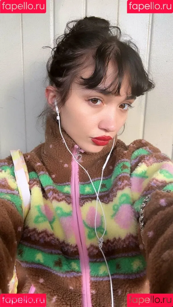 Rowan Blanchard / Simp Chat / rowanblanchard Onlyfans Photo Gallery 