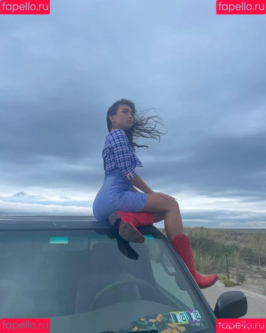 Rowan Blanchard / Simp Chat / rowanblanchard Onlyfans Photo Gallery 