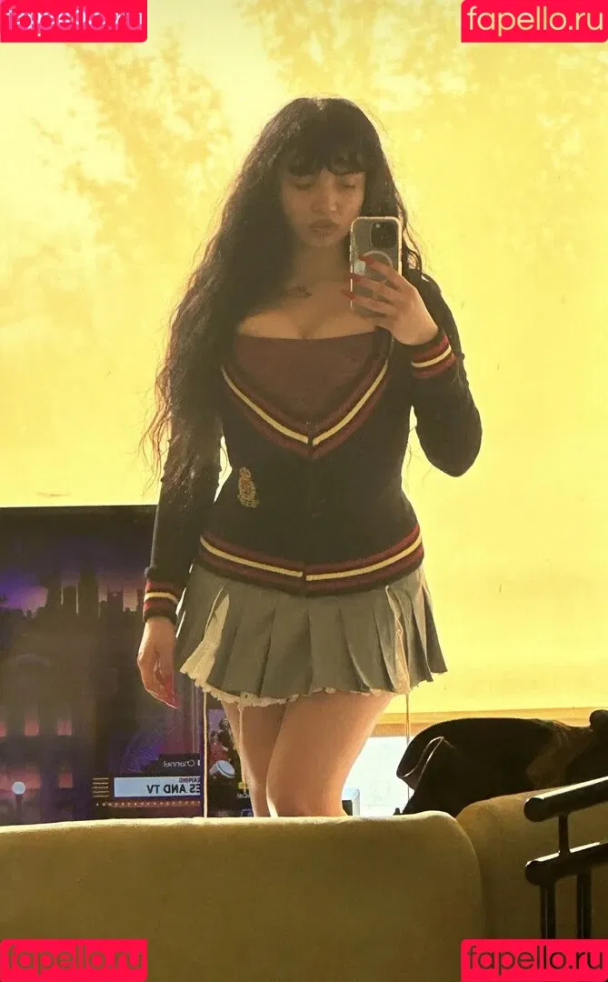 Rowan Blanchard / Simp Chat / rowanblanchard Onlyfans Photo Gallery 