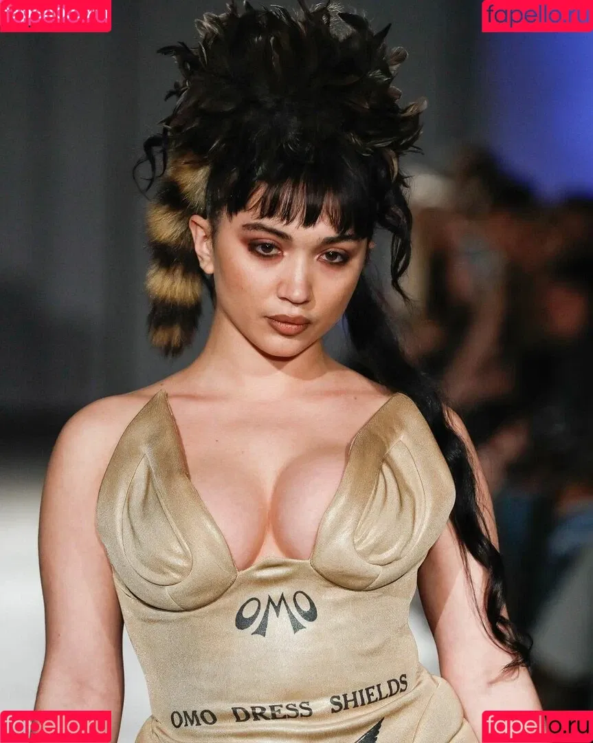Rowan Blanchard / Simp Chat / rowanblanchard Onlyfans Photo Gallery 