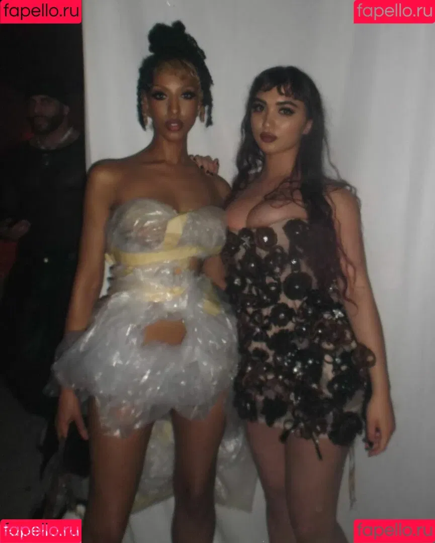 Rowan Blanchard / Simp Chat / rowanblanchard Onlyfans Photo Gallery 
