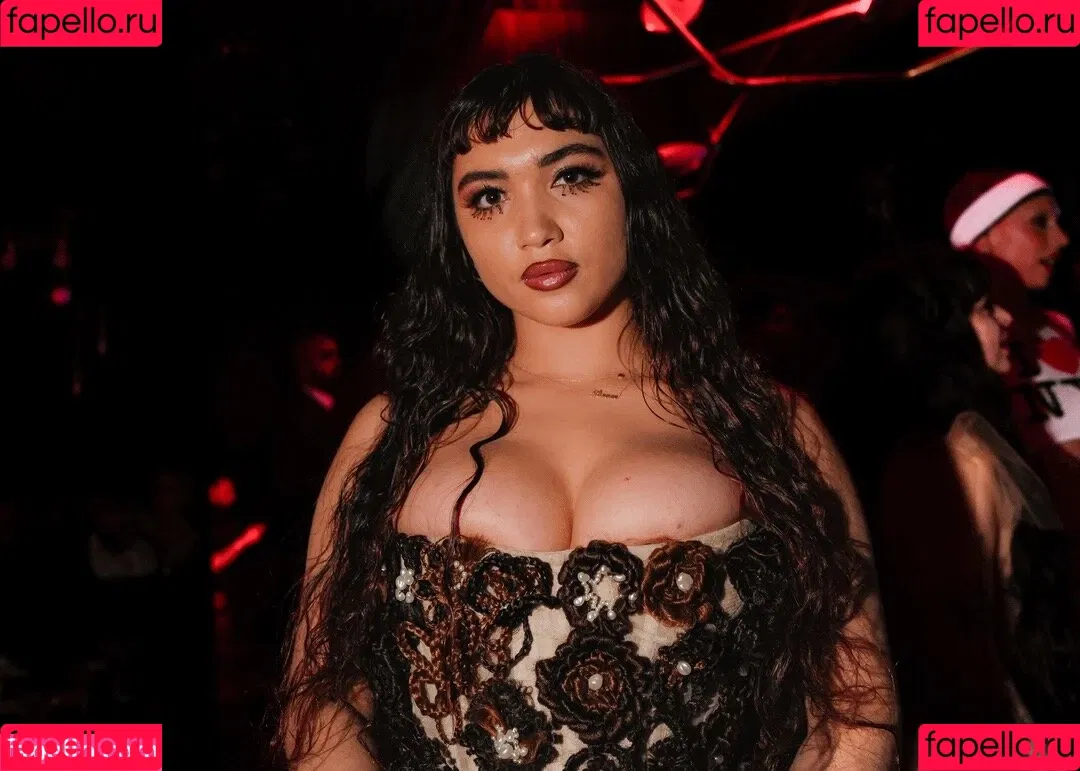 Rowan Blanchard / Simp Chat / rowanblanchard Onlyfans Photo Gallery 