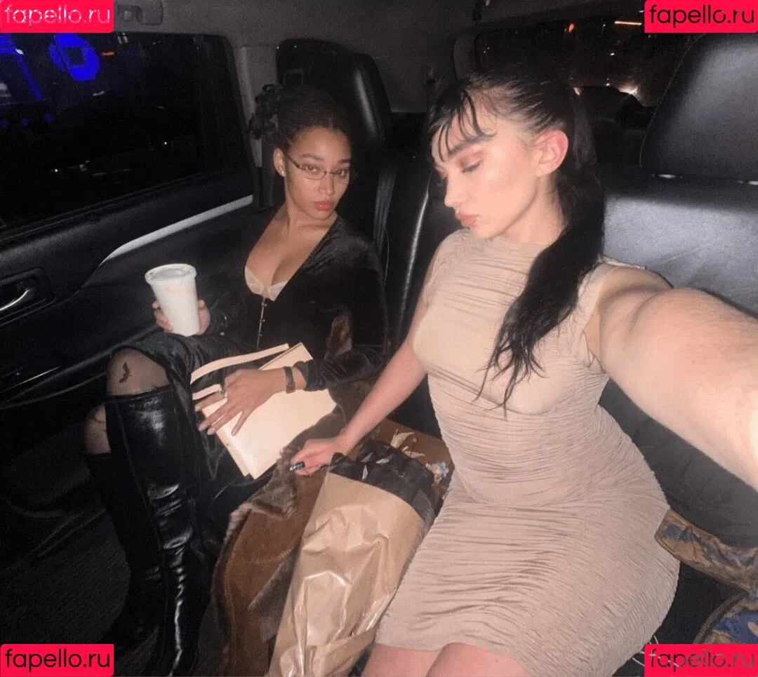 Rowan Blanchard / Simp Chat / rowanblanchard Onlyfans Photo Gallery 