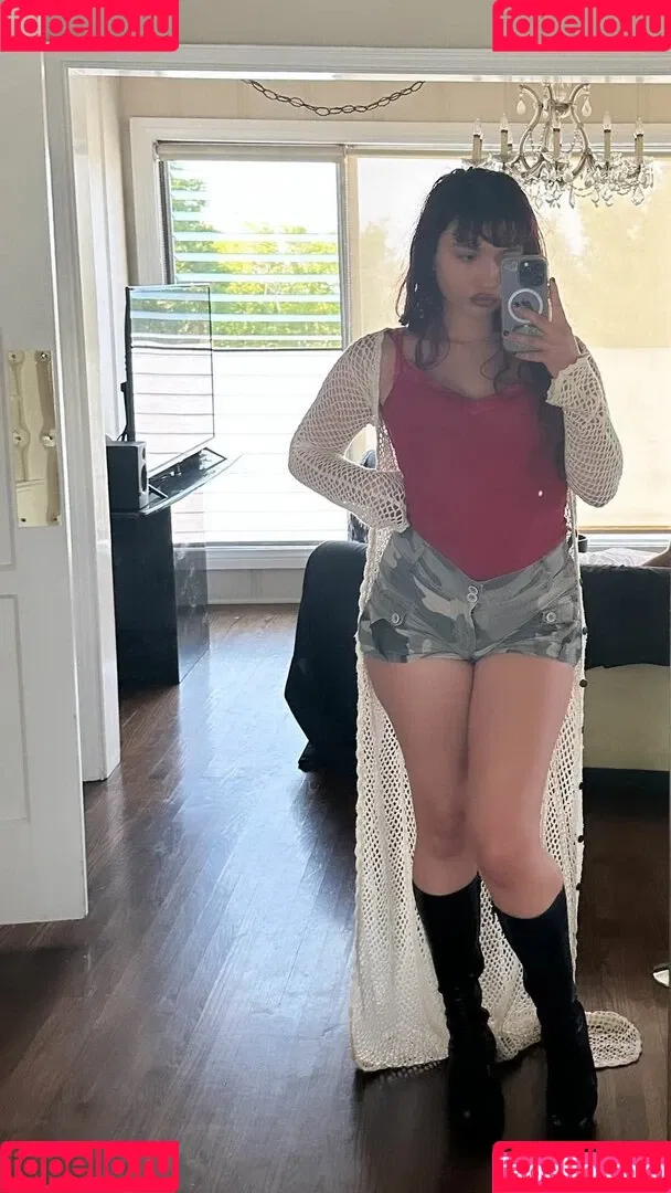 Rowan Blanchard / Simp Chat / rowanblanchard Onlyfans Photo Gallery 