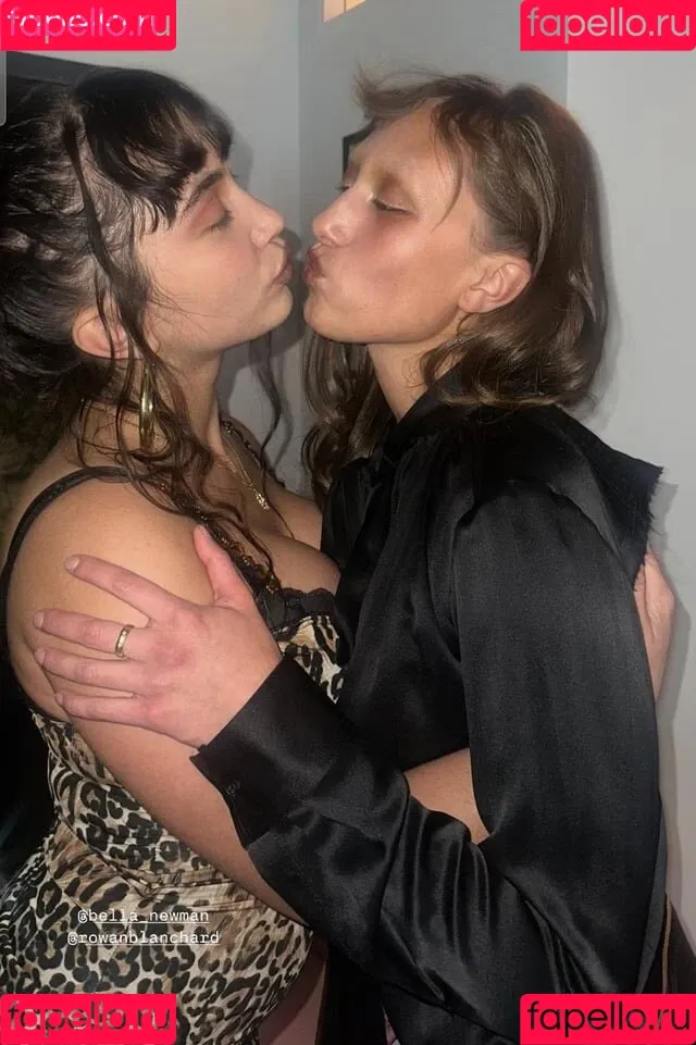 Rowan Blanchard / Simp Chat / rowanblanchard Onlyfans Photo Gallery 