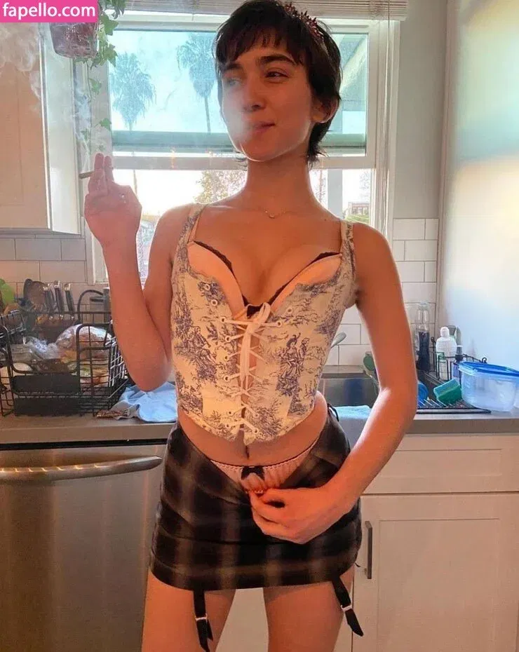 Rowan Blanchard / Simp Chat / rowanblanchard Onlyfans Photo Gallery 