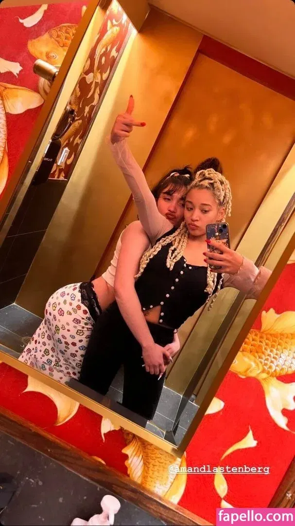 Rowan Blanchard / Simp Chat / rowanblanchard Onlyfans Photo Gallery 