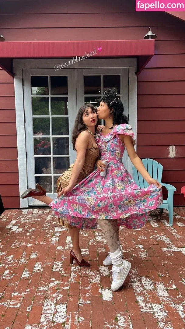 Rowan Blanchard / Simp Chat / rowanblanchard Onlyfans Photo Gallery 