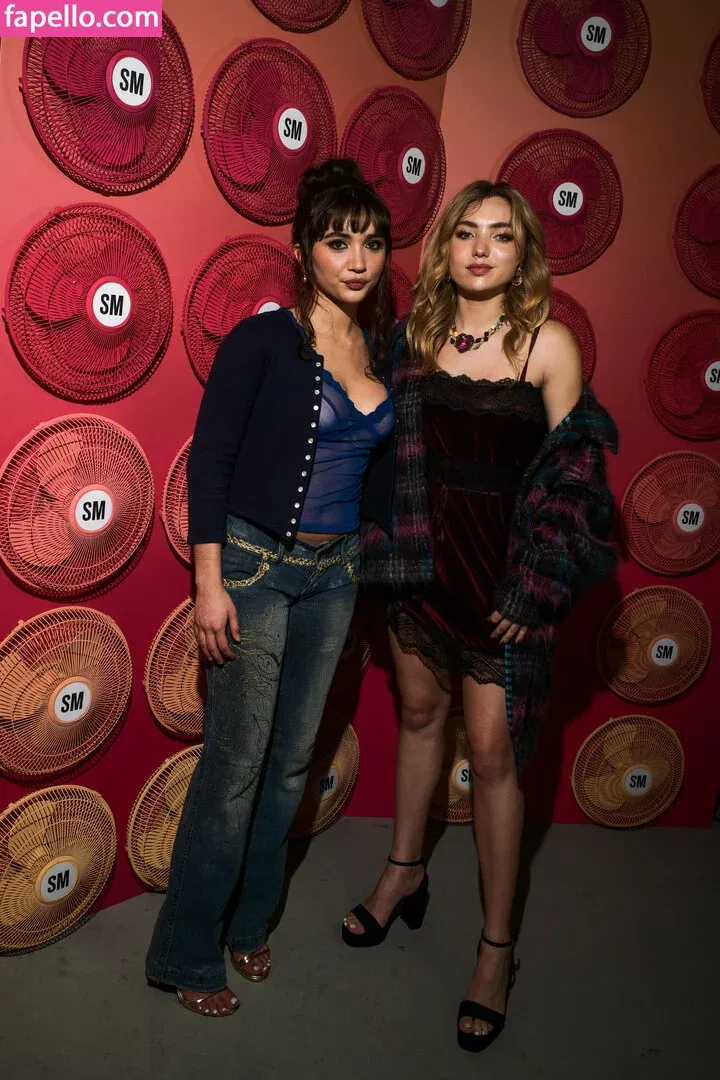 Rowan Blanchard / Simp Chat / rowanblanchard Onlyfans Photo Gallery 