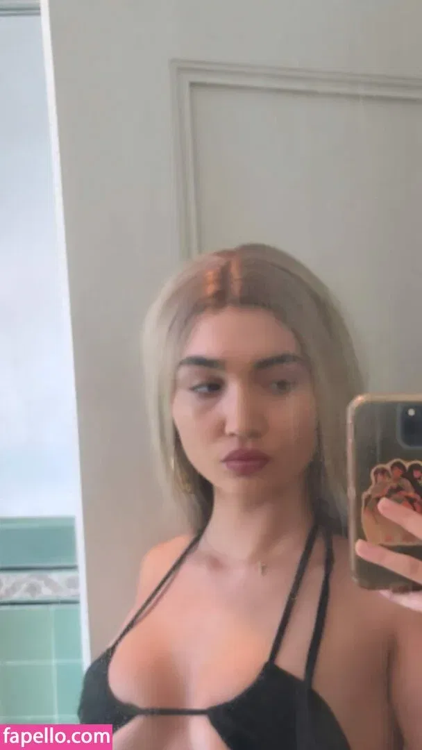 Rowan Blanchard / Simp Chat / rowanblanchard Onlyfans Photo Gallery 